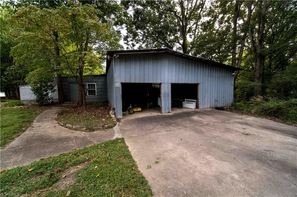 3304 Heitman Drive Winston-Salem, NC 27107
