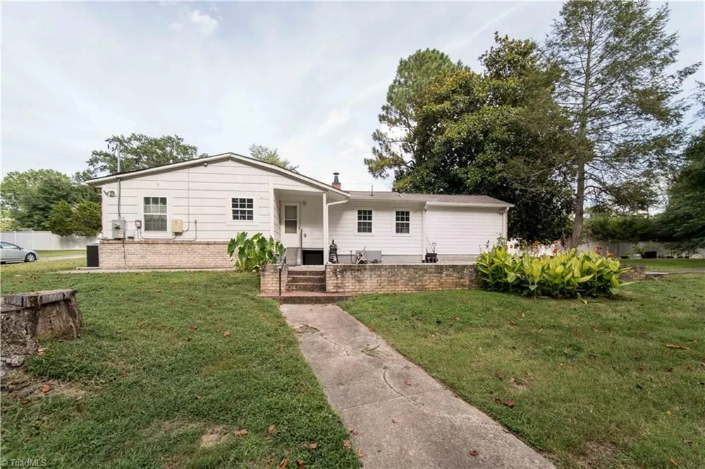 3304 Heitman Drive Winston-Salem, NC 27107
