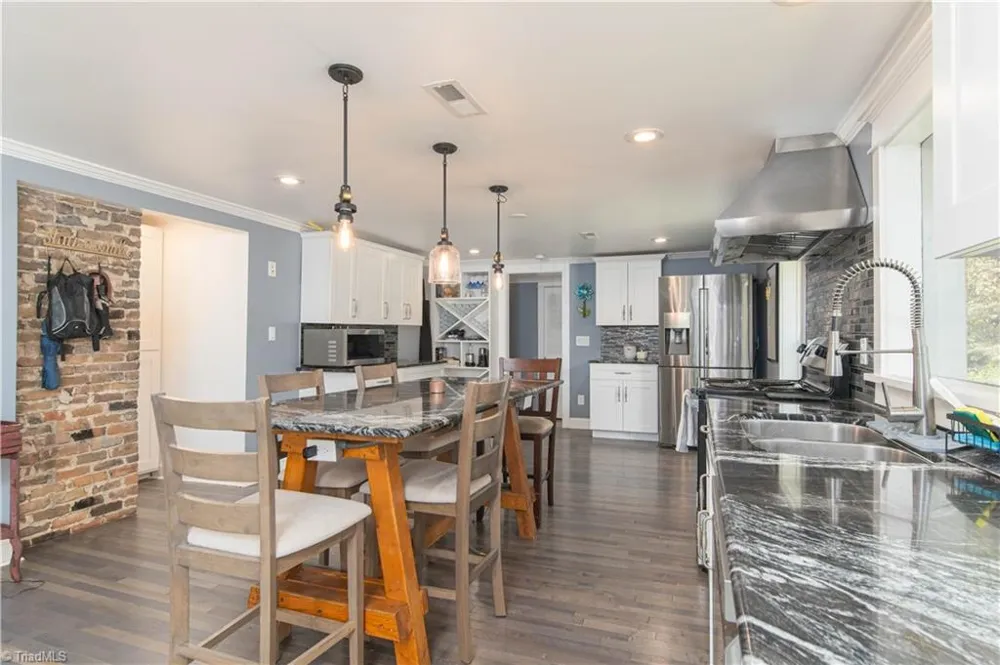 3304 Heitman Drive Winston-Salem, NC 27107