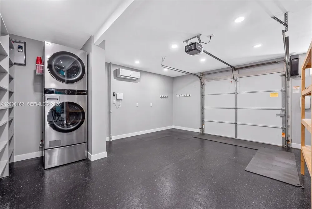 2513 Flamingo Ln Fort Lauderdale, FL 33312