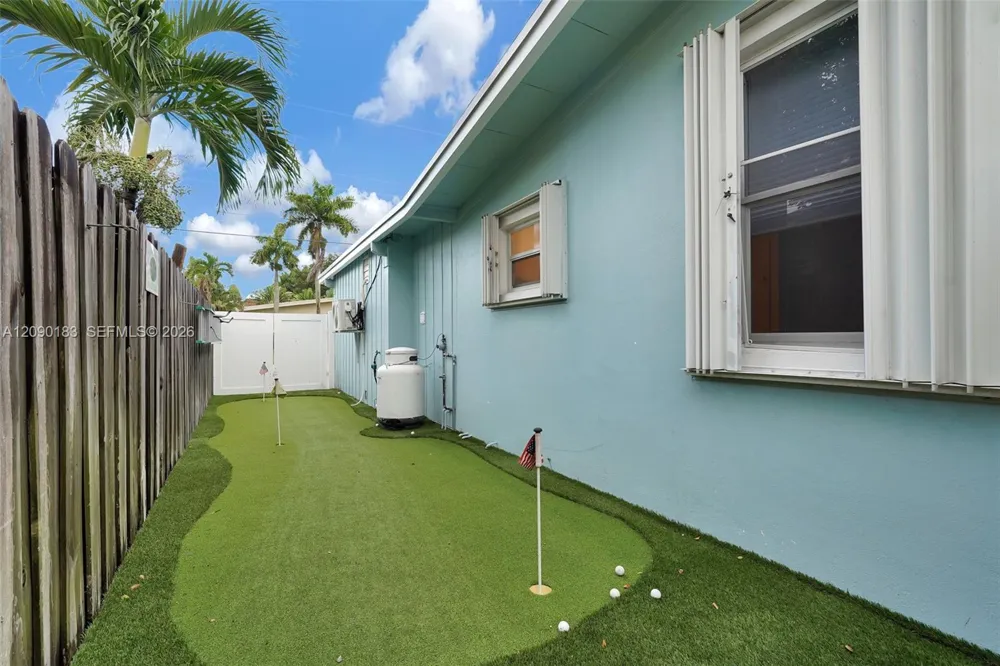 2513 Flamingo Ln Fort Lauderdale, FL 33312