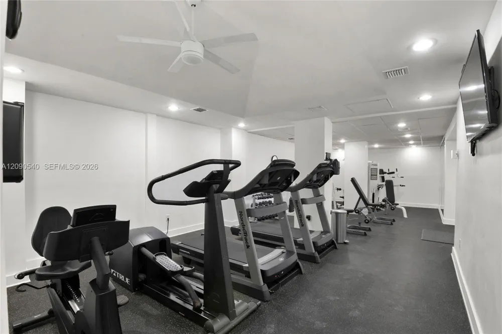 6450 Collins Ave #609 Miami Beach, FL 33141