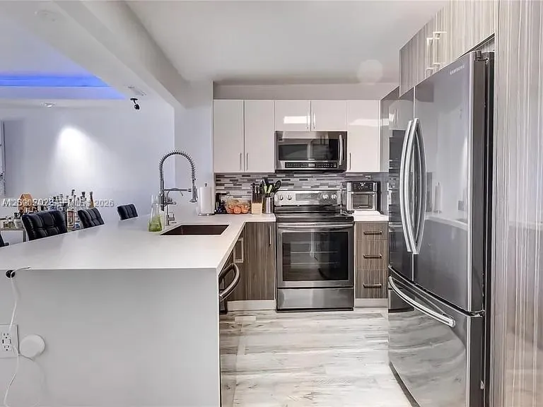 6450 Collins Ave #609 Miami Beach, FL 33141