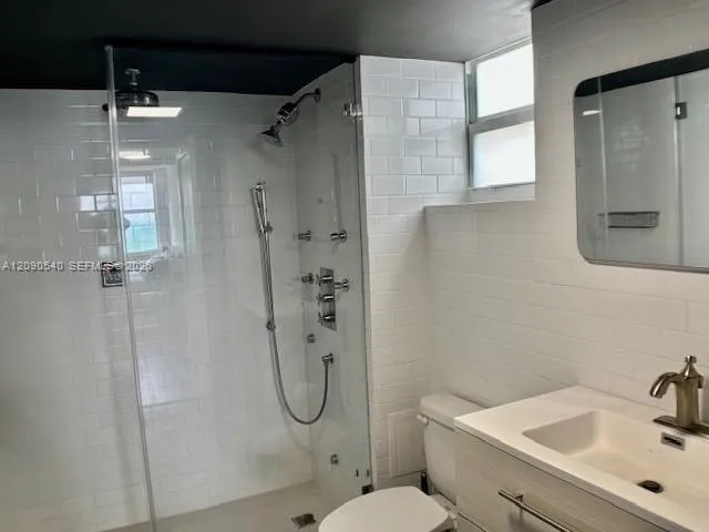 6450 Collins Ave #609 Miami Beach, FL 33141