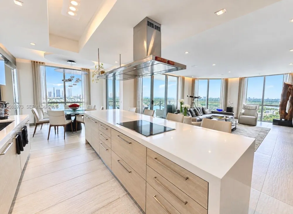 17111 Biscayne Blvd #2210 North Miami Beach, FL 33160