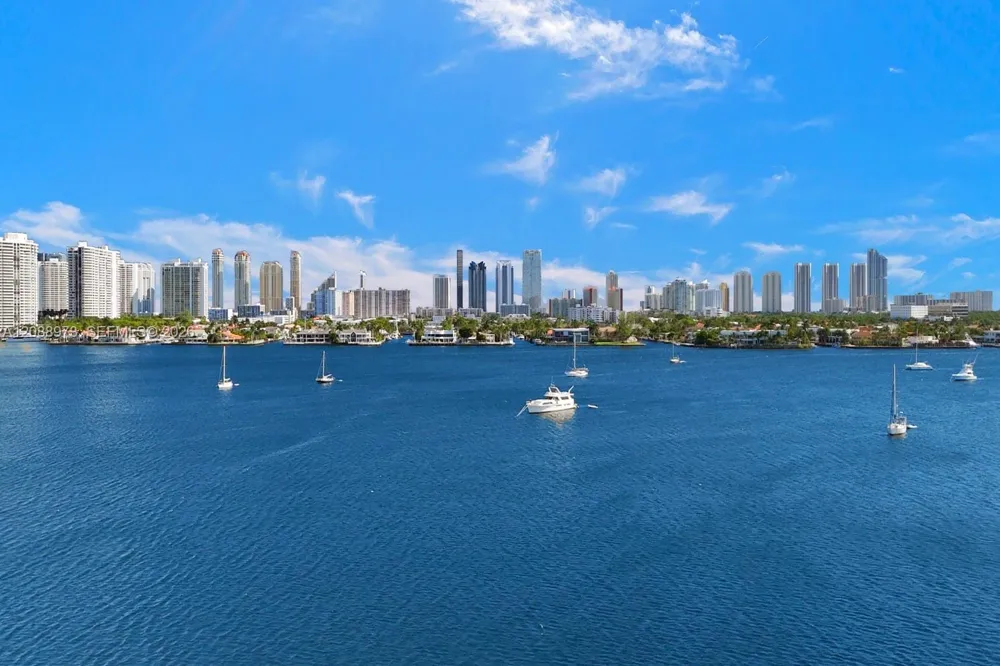 17111 Biscayne Blvd #2210 North Miami Beach, FL 33160