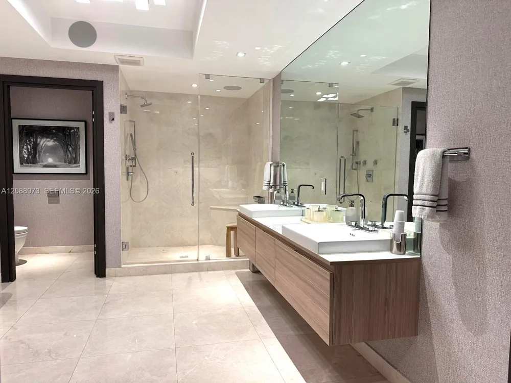 17111 Biscayne Blvd #2210 North Miami Beach, FL 33160
