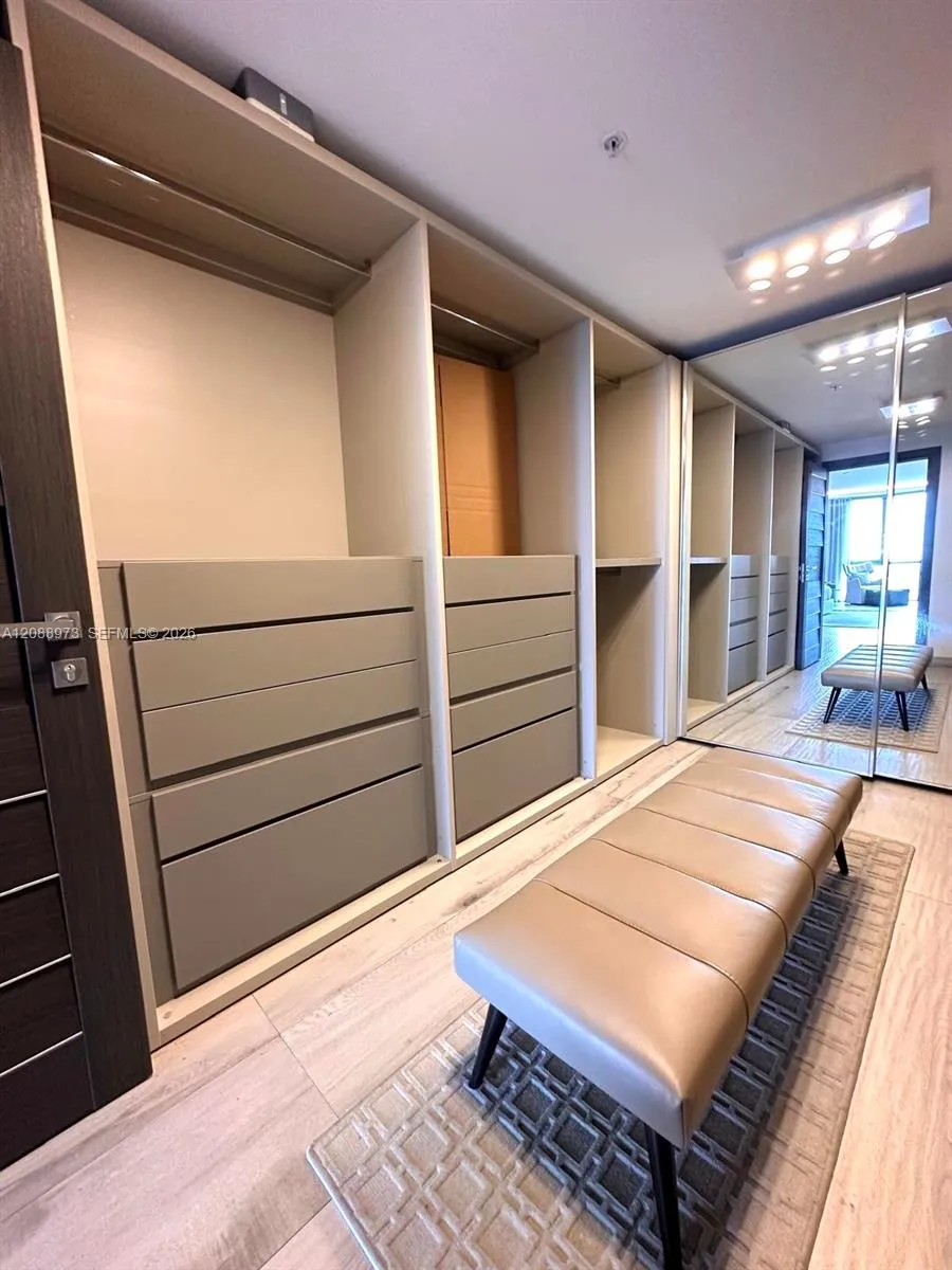 17111 Biscayne Blvd #2210 North Miami Beach, FL 33160