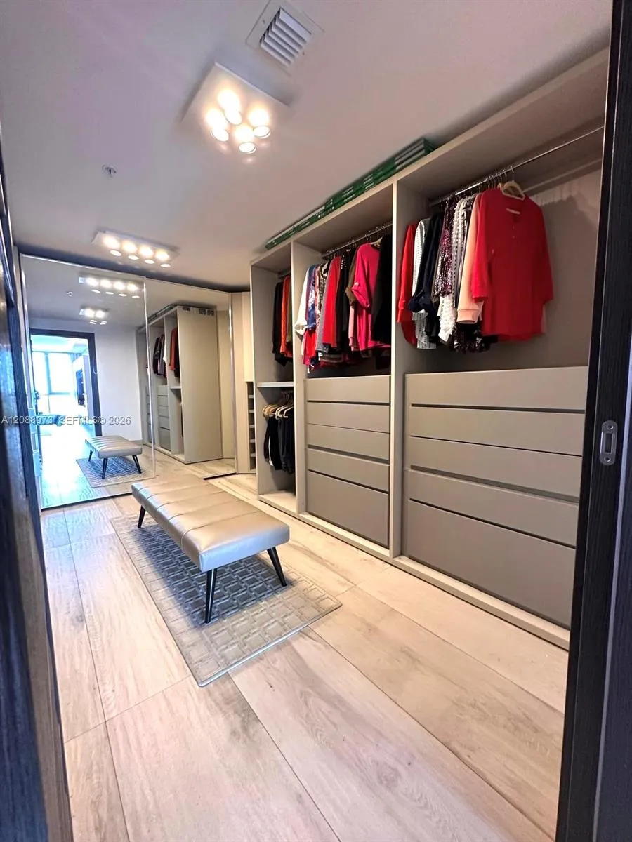 17111 Biscayne Blvd #2210 North Miami Beach, FL 33160