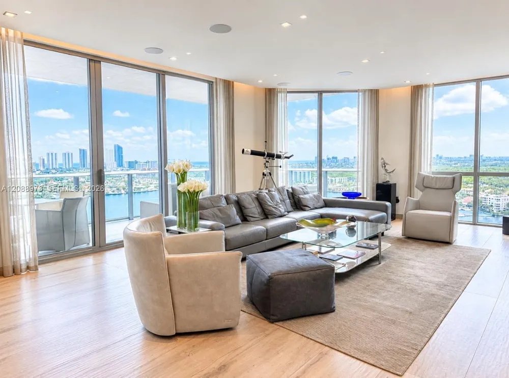 17111 Biscayne Blvd #2210 North Miami Beach, FL 33160