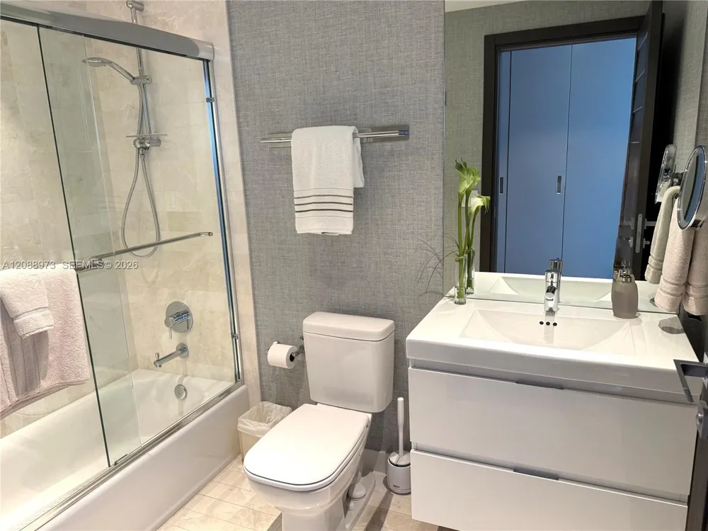 17111 Biscayne Blvd #2210 North Miami Beach, FL 33160