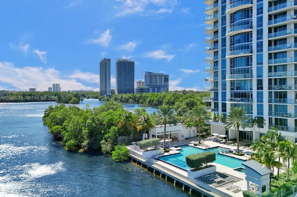 17111 Biscayne Blvd #2210 North Miami Beach, FL 33160