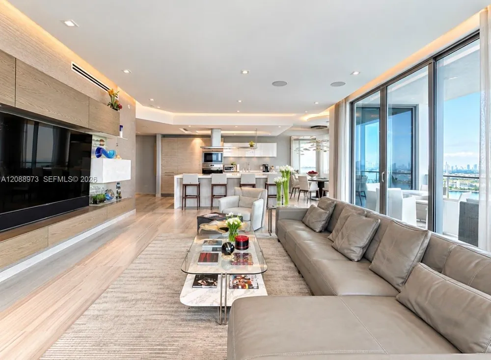 17111 Biscayne Blvd #2210 North Miami Beach, FL 33160