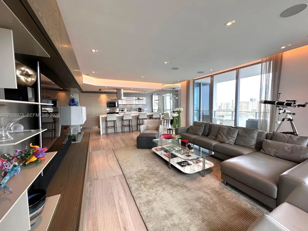 17111 Biscayne Blvd #2210 North Miami Beach, FL 33160
