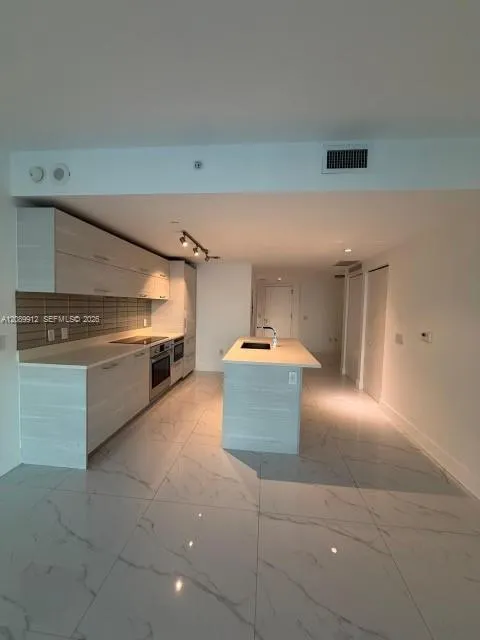 650 NE 32nd St #4406 Miami, FL 33137