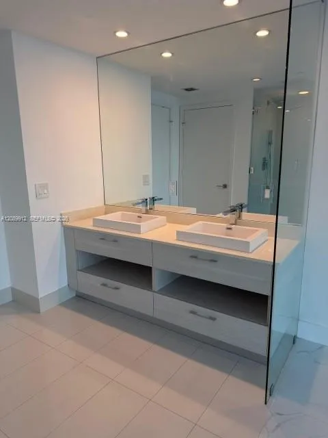 650 NE 32nd St #4406 Miami, FL 33137