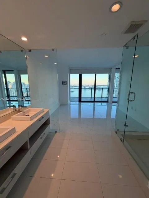 650 NE 32nd St #4406 Miami, FL 33137