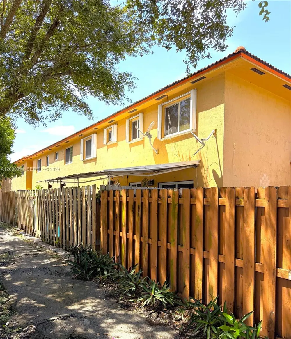 17302 NW 74th Ave #101 Hialeah, FL 33015