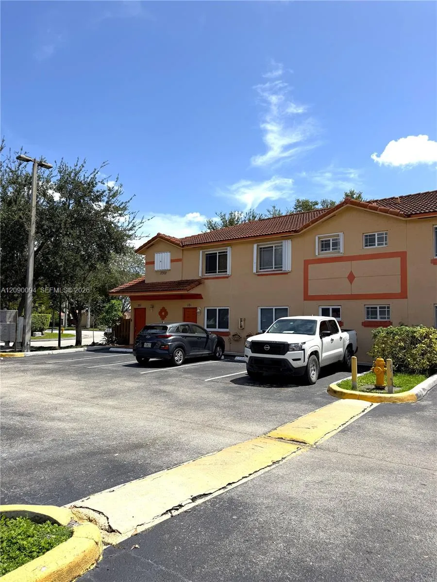 17302 NW 74th Ave #101 Hialeah, FL 33015