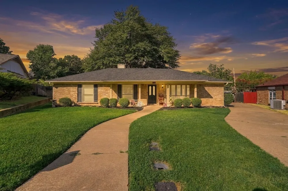 5914 Walden Trail Arlington, TX 76016