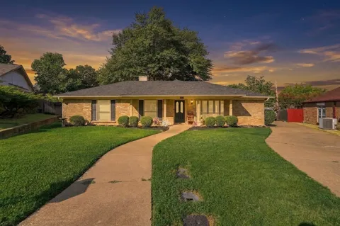 5914 Walden Trail