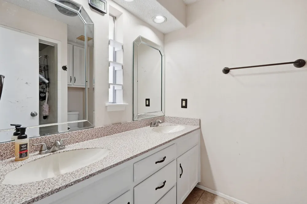 5914 Walden Trail Arlington, TX 76016