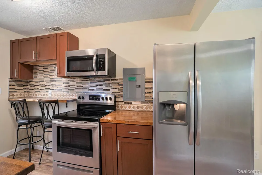 2182 E BOATFIELD AVENUE Burton City, MI 48529