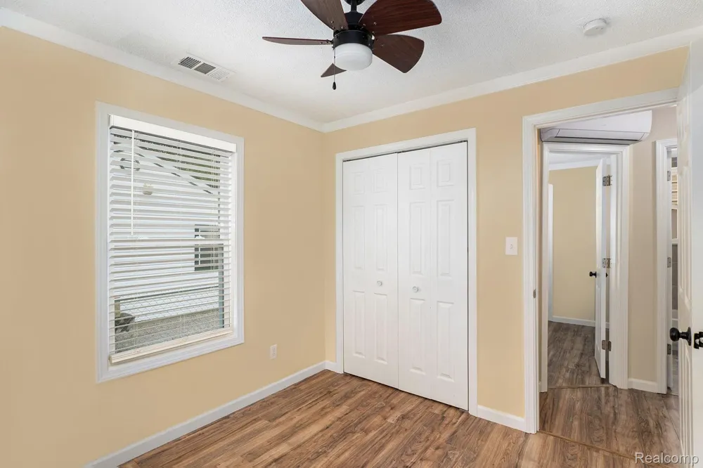 2182 E BOATFIELD AVENUE Burton City, MI 48529