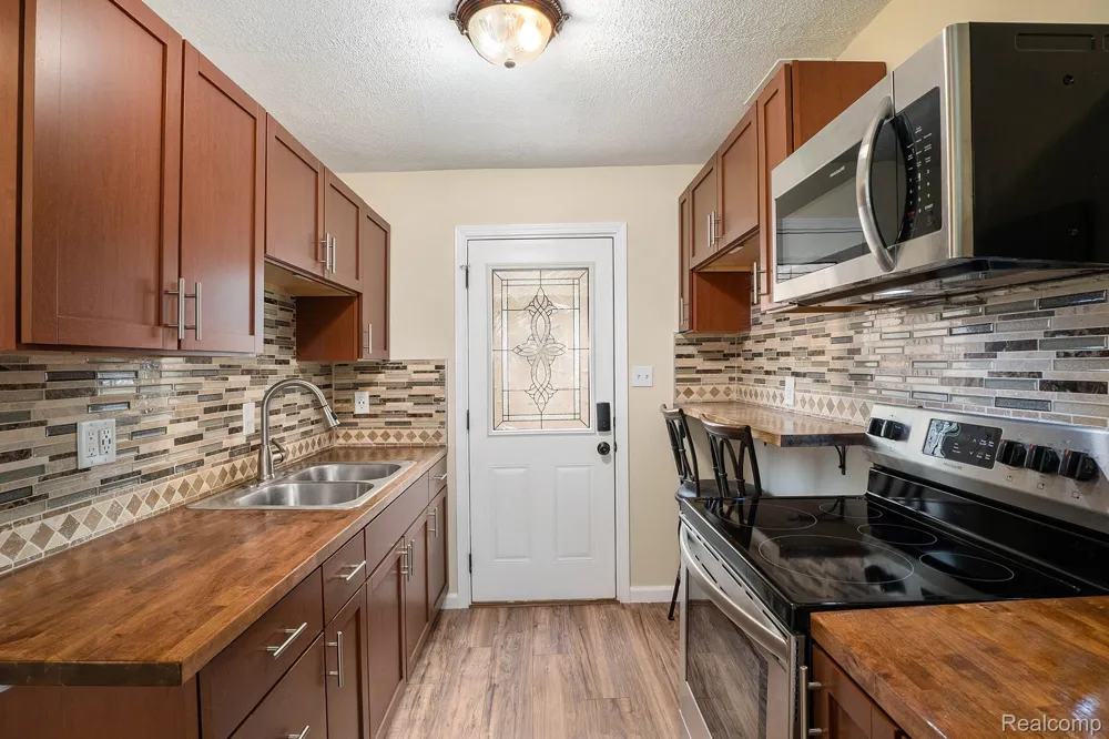 2182 E BOATFIELD AVENUE Burton City, MI 48529