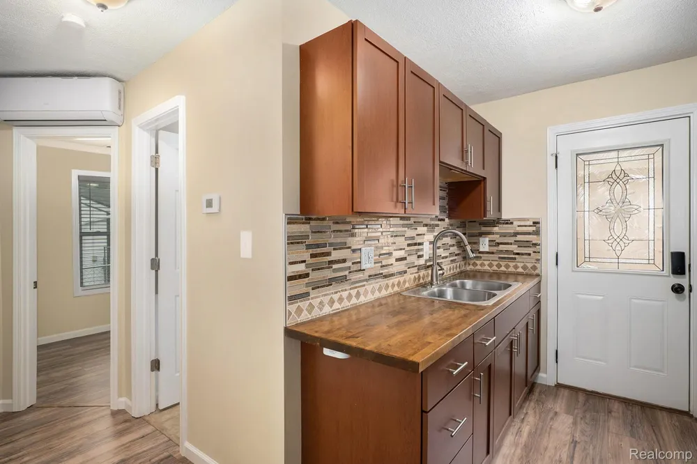 2182 E BOATFIELD AVENUE Burton City, MI 48529