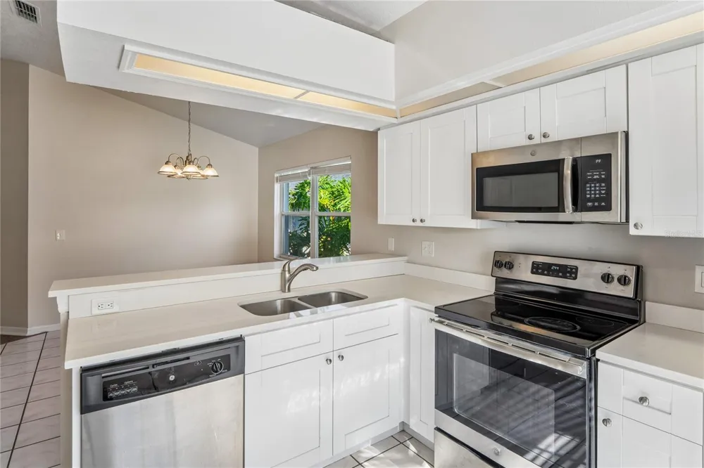 652 SAND RIDGE DRIVE Valrico, FL 33594