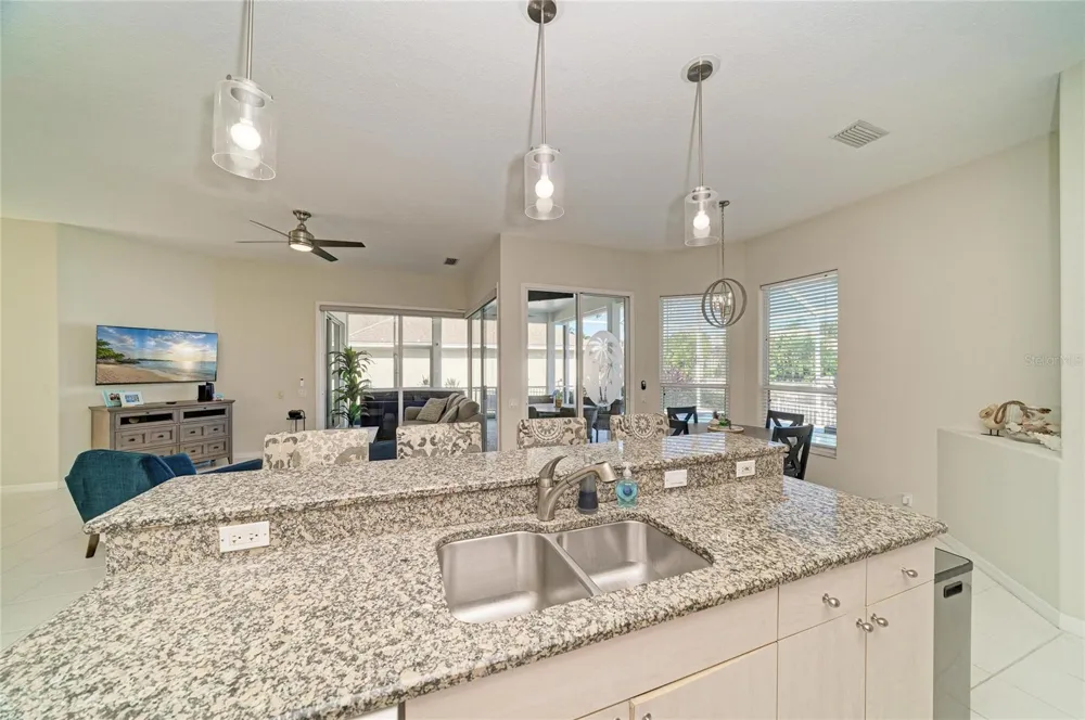 4727 COMPASS DRIVE Bradenton, FL 34208
