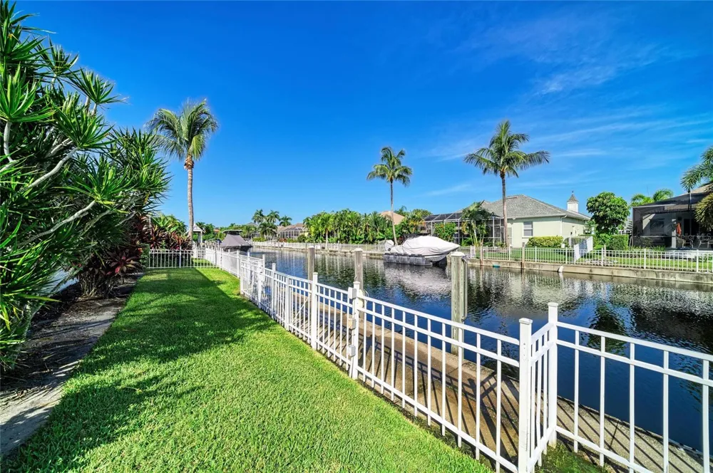4727 COMPASS DRIVE Bradenton, FL 34208