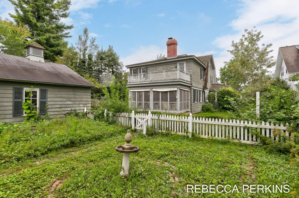 22 Cherry Street Holland City, MI 49423