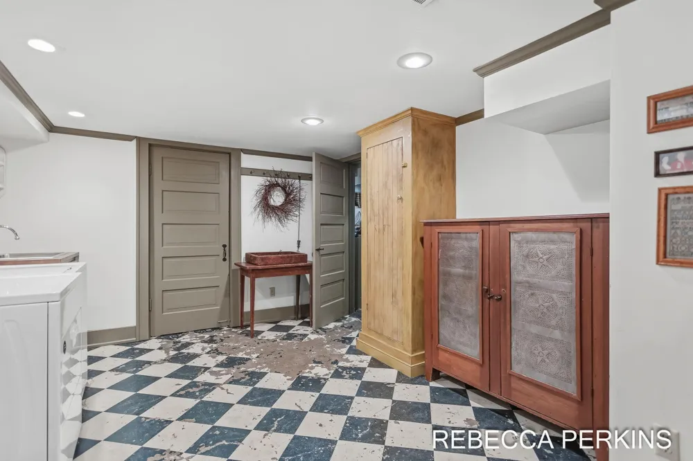 22 Cherry Street Holland City, MI 49423