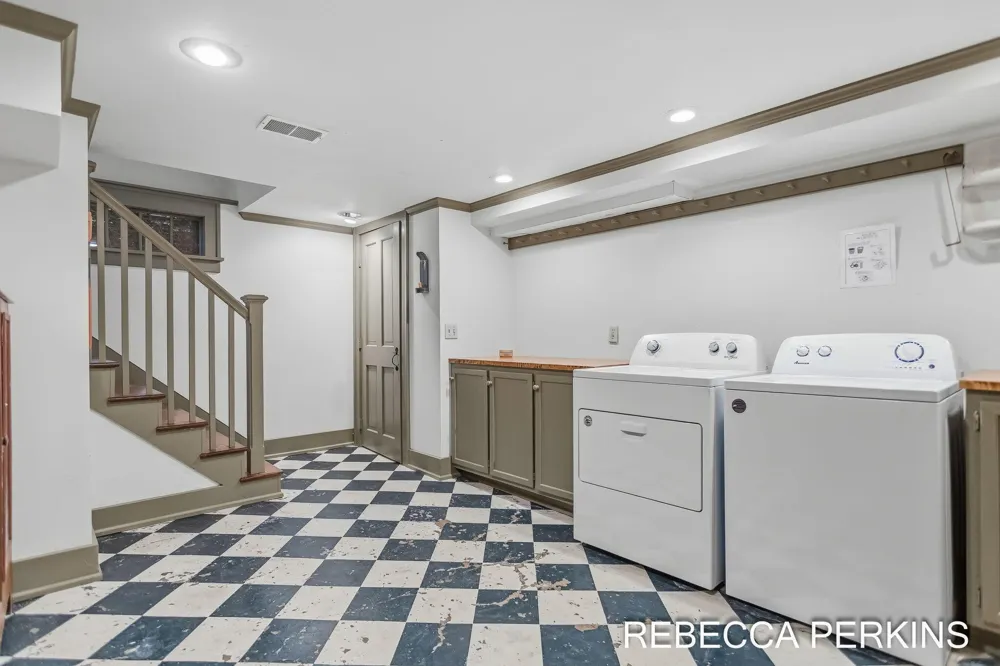 22 Cherry Street Holland City, MI 49423