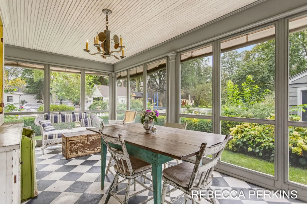 22 Cherry Street Holland City, MI 49423
