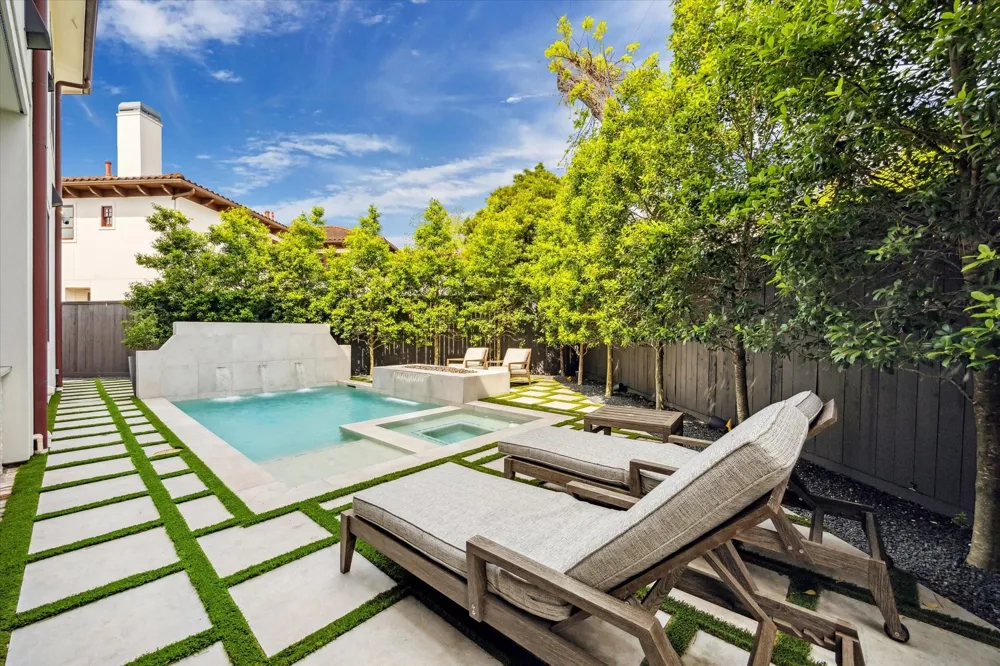 2116 Looscan Lane Houston, TX 77019