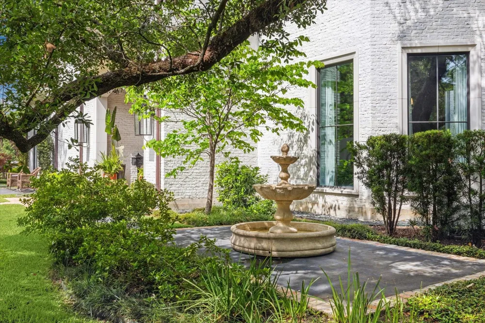 2116 Looscan Lane Houston, TX 77019