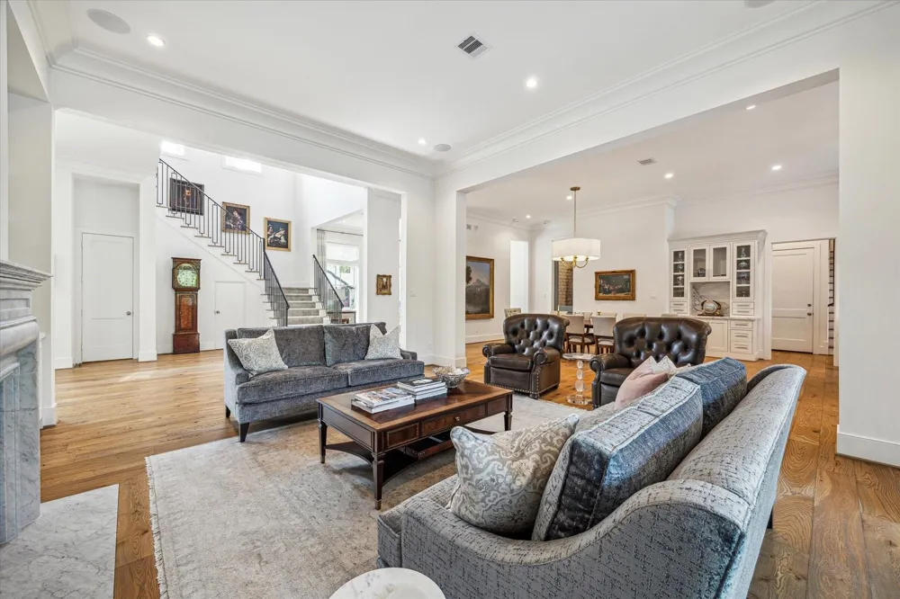2116 Looscan Lane Houston, TX 77019