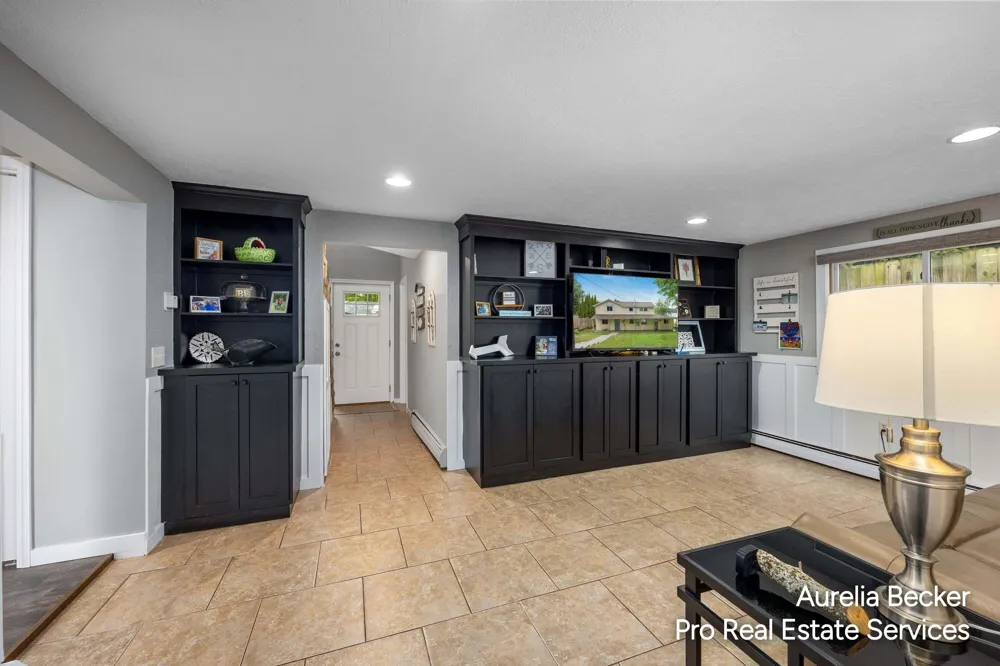 13555 Sunset Shores Drive NE Cedar Springs, MI 49319