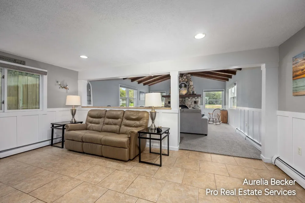 13555 Sunset Shores Drive NE Cedar Springs, MI 49319
