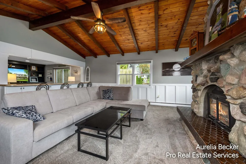 13555 Sunset Shores Drive NE Cedar Springs, MI 49319