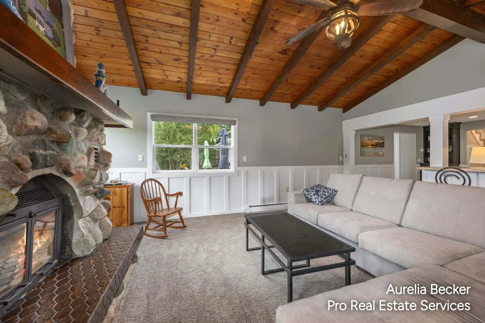 13555 Sunset Shores Drive NE Cedar Springs, MI 49319
