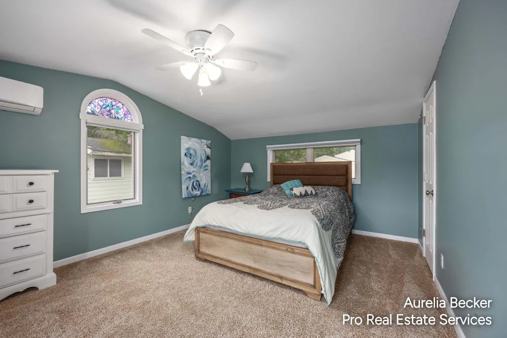 13555 Sunset Shores Drive NE Cedar Springs, MI 49319