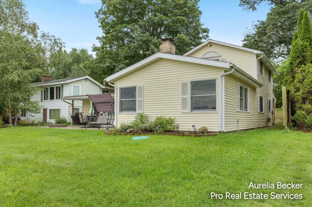 13555 Sunset Shores Drive NE Cedar Springs, MI 49319