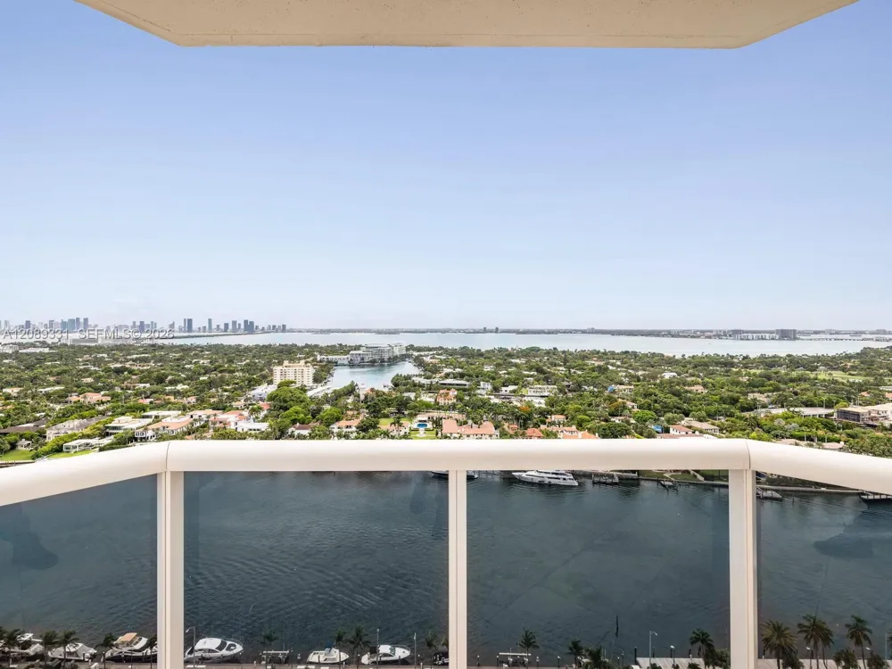4779 Collins Ave #2805 Miami Beach, FL 33140