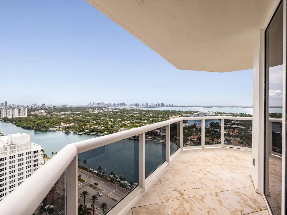 4779 Collins Ave #2805 Miami Beach, FL 33140