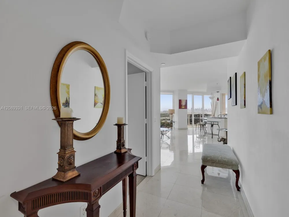 4779 Collins Ave #2805 Miami Beach, FL 33140