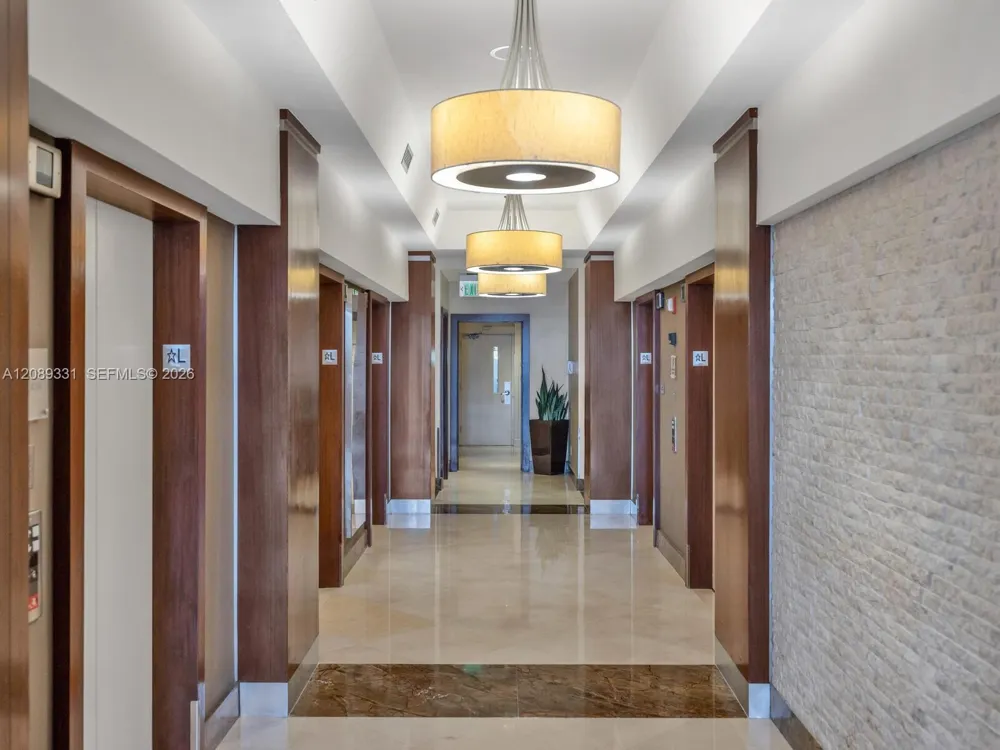 4779 Collins Ave #2805 Miami Beach, FL 33140